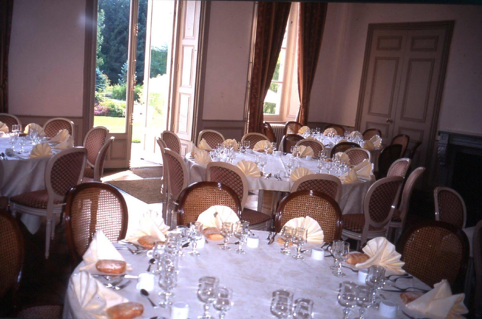 Appartement Ch\u00E2teau de la Folti\u00E8re à Saint-Germain-en-Coglès Restaurant photo